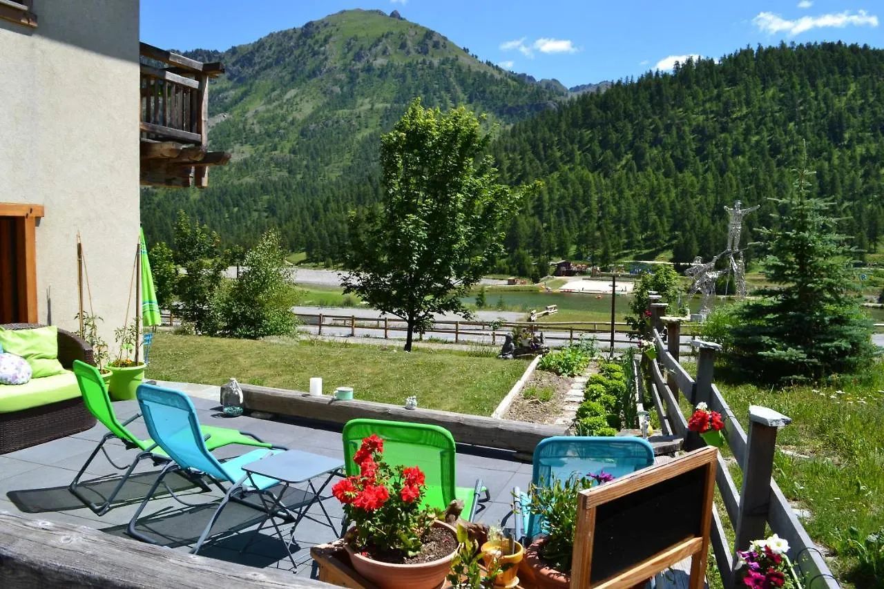 Appartement 58M2 Avec Jardin & Terrasse Dans Chalet Montgenevre France